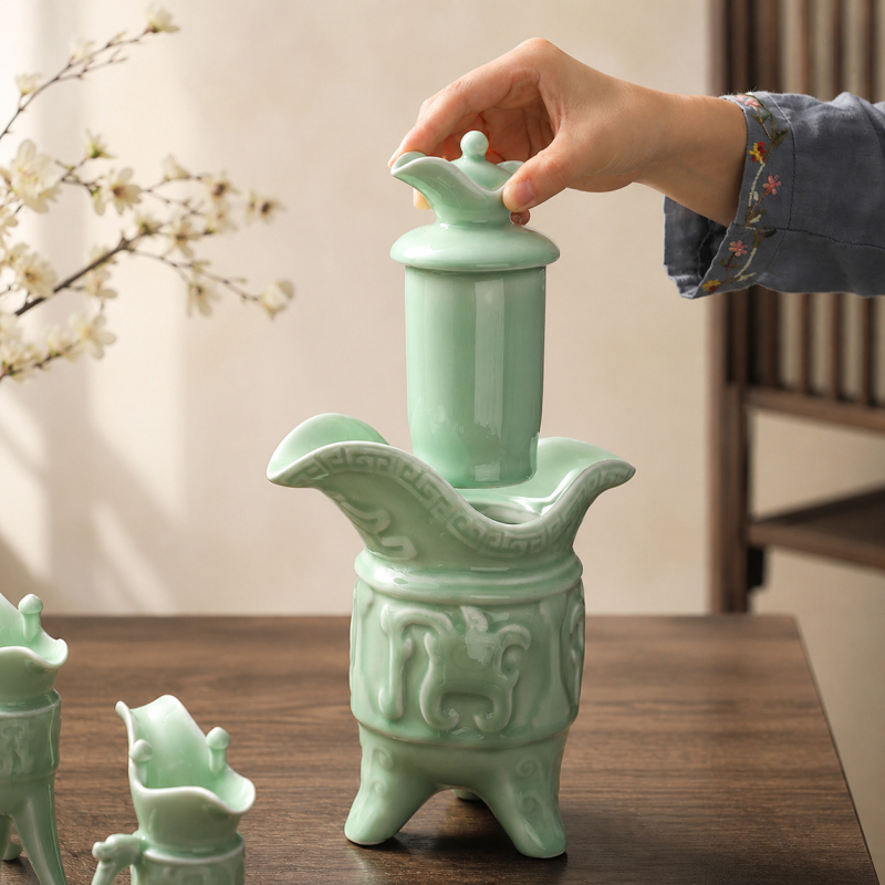 Set de vin din porțelan celadon, în stil chinezesc nou, cu pahare cu trei picioare și distribuitor vintage pentru încălzirea vinului