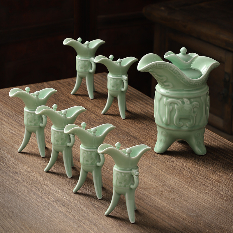 Set de vin din porțelan celadon, în stil chinezesc nou, cu pahare cu trei picioare și distribuitor vintage pentru încălzirea vinului