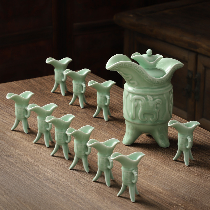 Set de vin din porțelan celadon, în stil chinezesc nou, cu pahare cu trei picioare și distribuitor vintage pentru încălzirea vinului