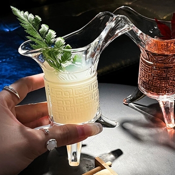 Set retro pentru lichior cu pahare mici și decantor, sticlă în stil antic pentru uz casnic