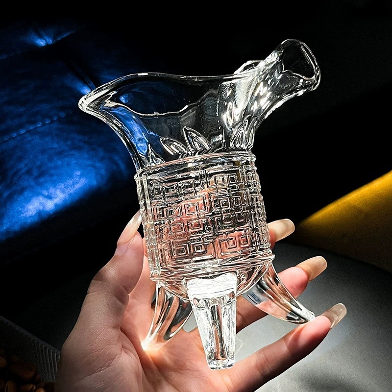 Set retro pentru lichior cu pahare mici și decantor, sticlă în stil antic pentru uz casnic