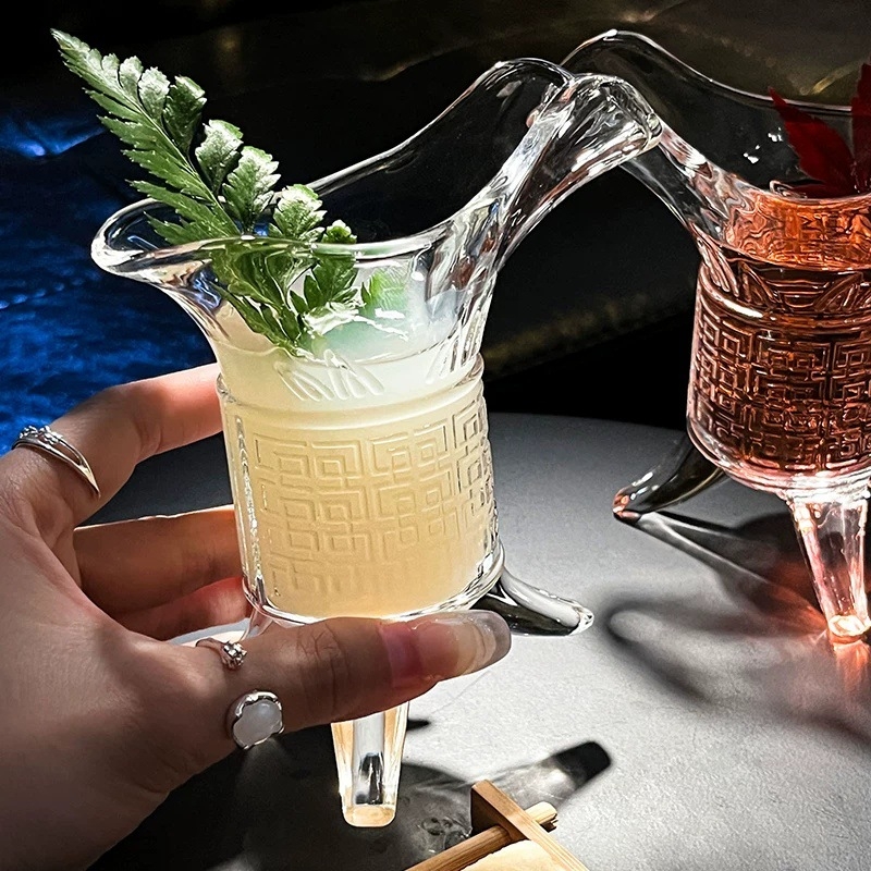 Set retro pentru lichior cu pahare mici și decantor, sticlă în stil antic pentru uz casnic