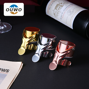 Stopper de vin din metal, formă umanoidală, finisaj auriu; sigilează sticlele de vin roșu și șampanie, păstrând prospețimea.