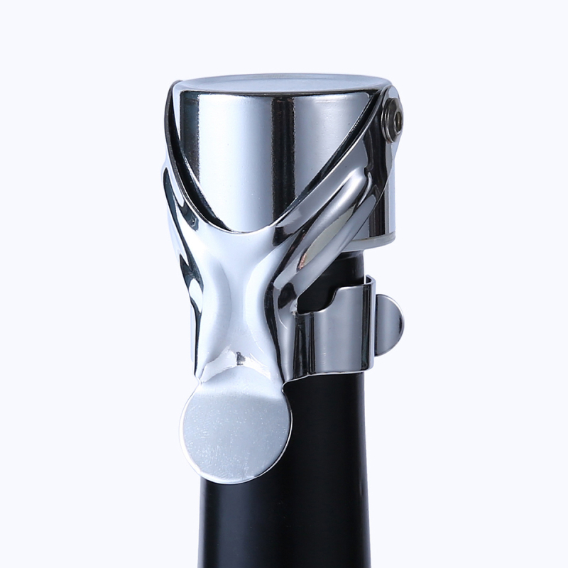 Stopper de vin din metal, formă umanoidală, finisaj auriu; sigilează sticlele de vin roșu și șampanie, păstrând prospețimea.