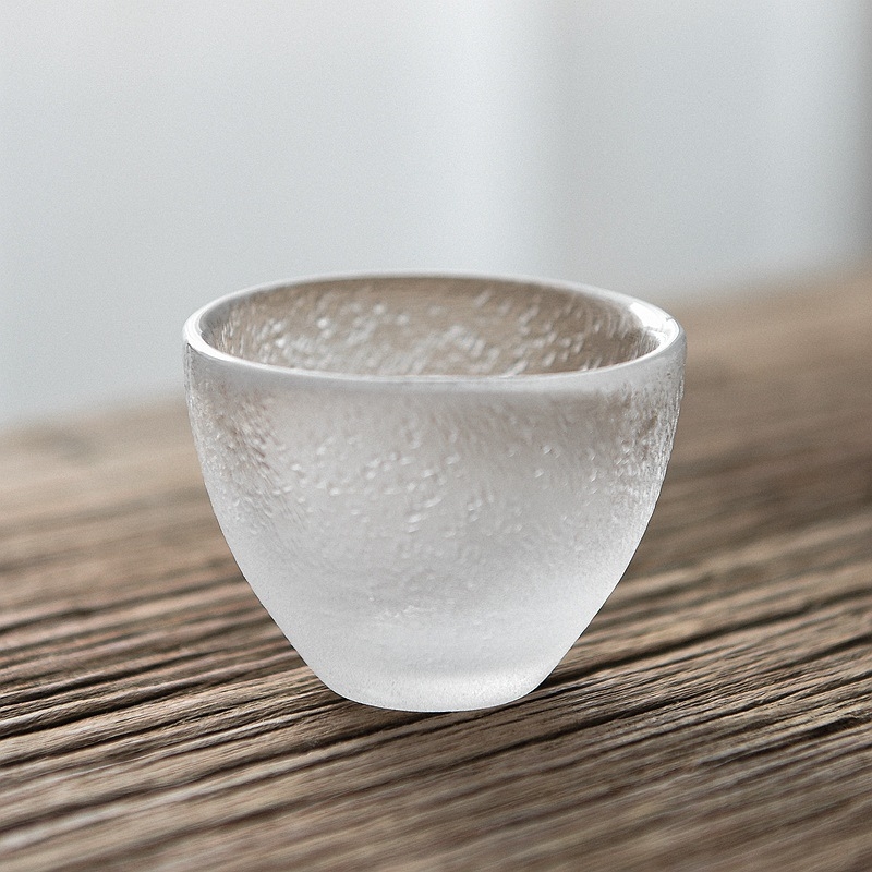 Set de sake în stil japonez cu cană din sticlă ciocănită pentru încălzire și pahare mici de sake