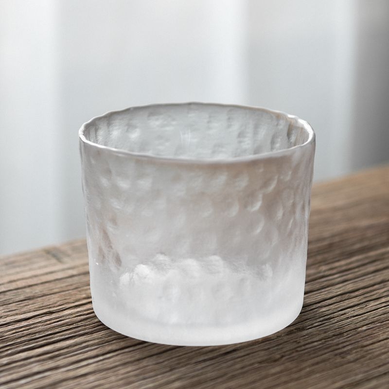 Set de sake în stil japonez cu cană din sticlă ciocănită pentru încălzire și pahare mici de sake