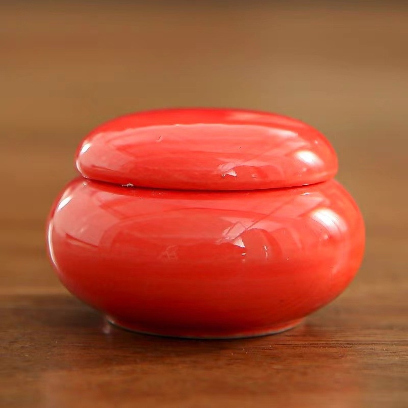 Mini recipient ceramic pentru ceai, cosmetică, pudră și balsam de buze, cu glazură colorată.