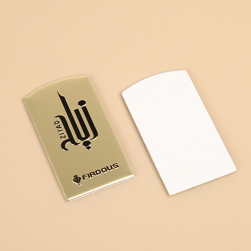 Semne metalice personalizate din aliaj de aluminiu, etichete pentru parfum, sticle de cosmetică curbate, etichete bronz vintage cu logo