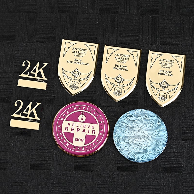 Semne metalice personalizate din aliaj de aluminiu, etichete pentru parfum, sticle de cosmetică curbate, etichete bronz vintage cu logo