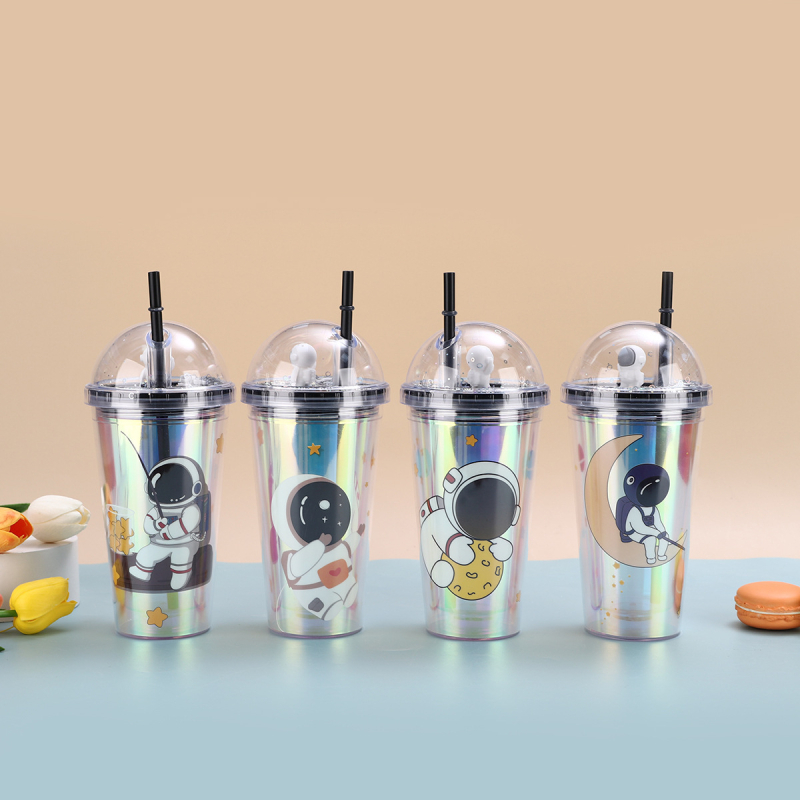 Astronaut desen animat: pahar din plastic cu dublu perete și pai – design creativ pentru vară