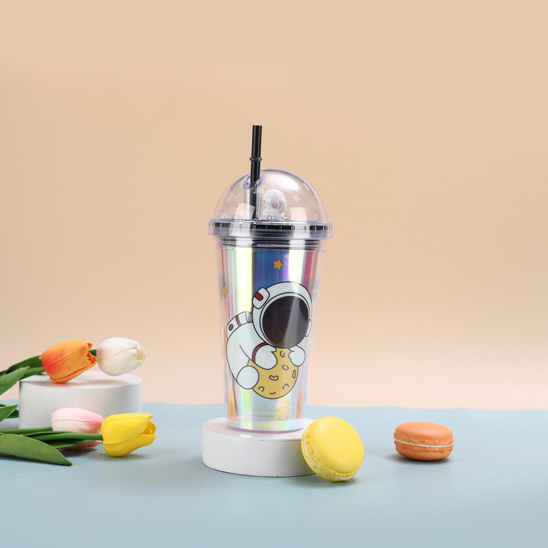 Astronaut desen animat: pahar din plastic cu dublu perete și pai – design creativ pentru vară