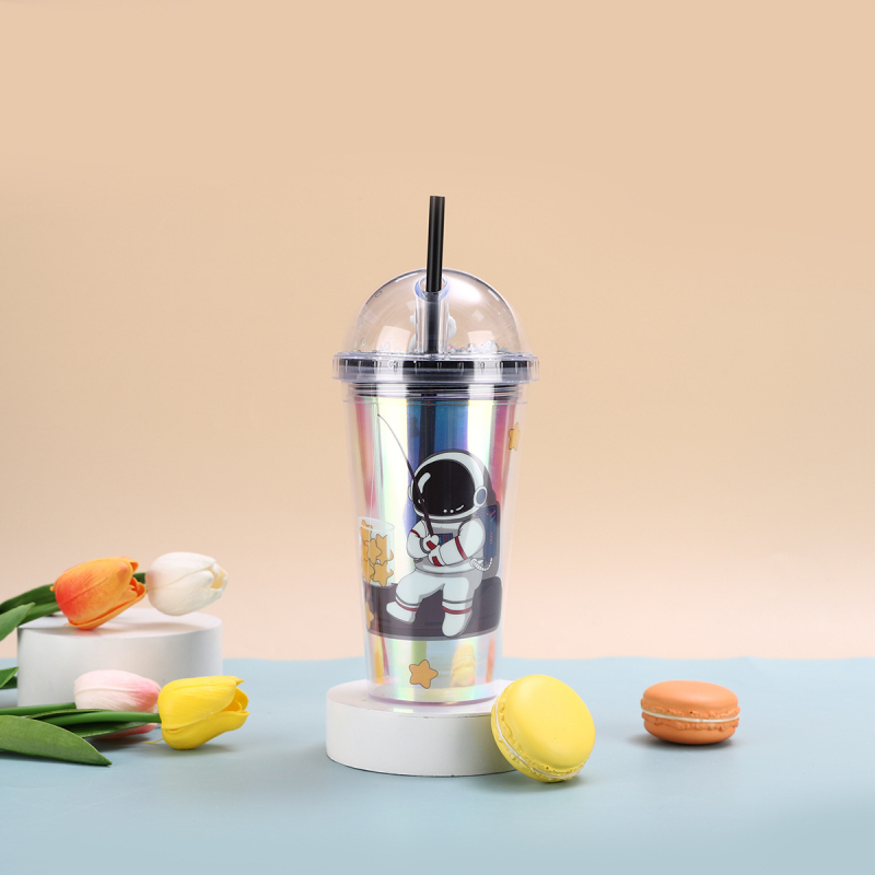 Astronaut desen animat: pahar din plastic cu dublu perete și pai – design creativ pentru vară