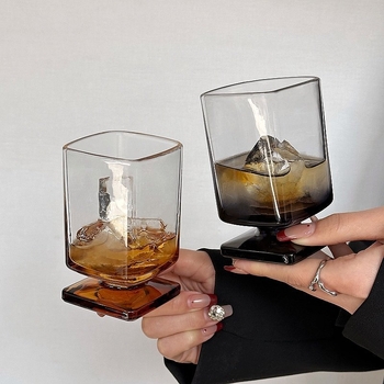 Pahar Melard cu picior scurt, design de nișă, pahar din sticlă pentru suc, apă carbogazoasă și cocktail