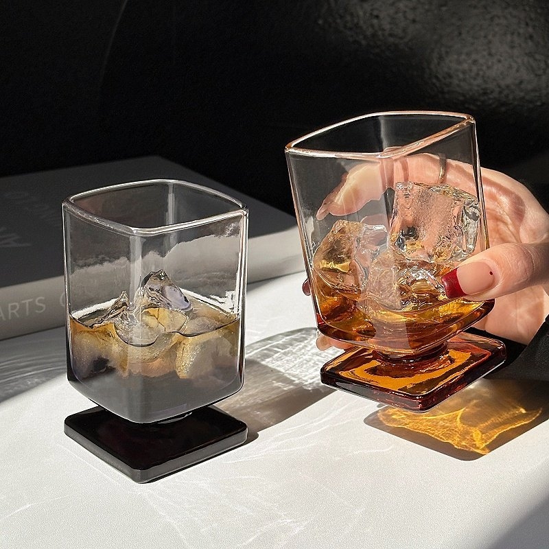 Pahar Melard cu picior scurt, design de nișă, pahar din sticlă pentru suc, apă carbogazoasă și cocktail
