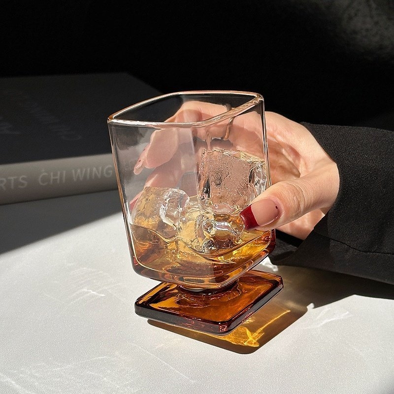 Pahar Melard cu picior scurt, design de nișă, pahar din sticlă pentru suc, apă carbogazoasă și cocktail