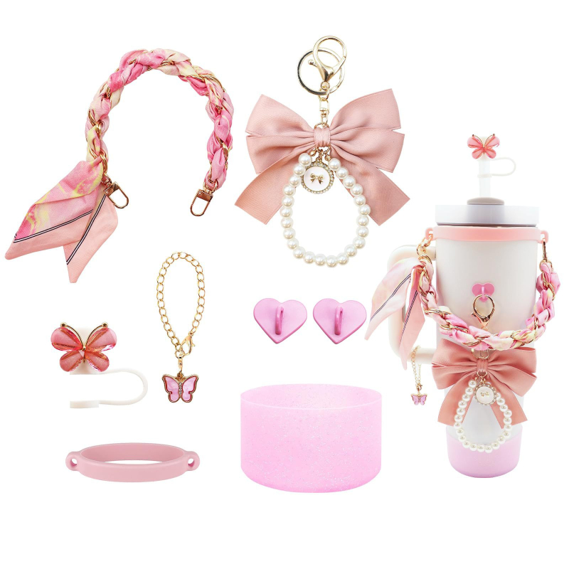 Set accesorii Sri Cup: capac din silicon pentru pai de 10 mm, husă de silicon pentru pahar, șnur împletit, pandantiv fluture, cârlig în formă de inimă