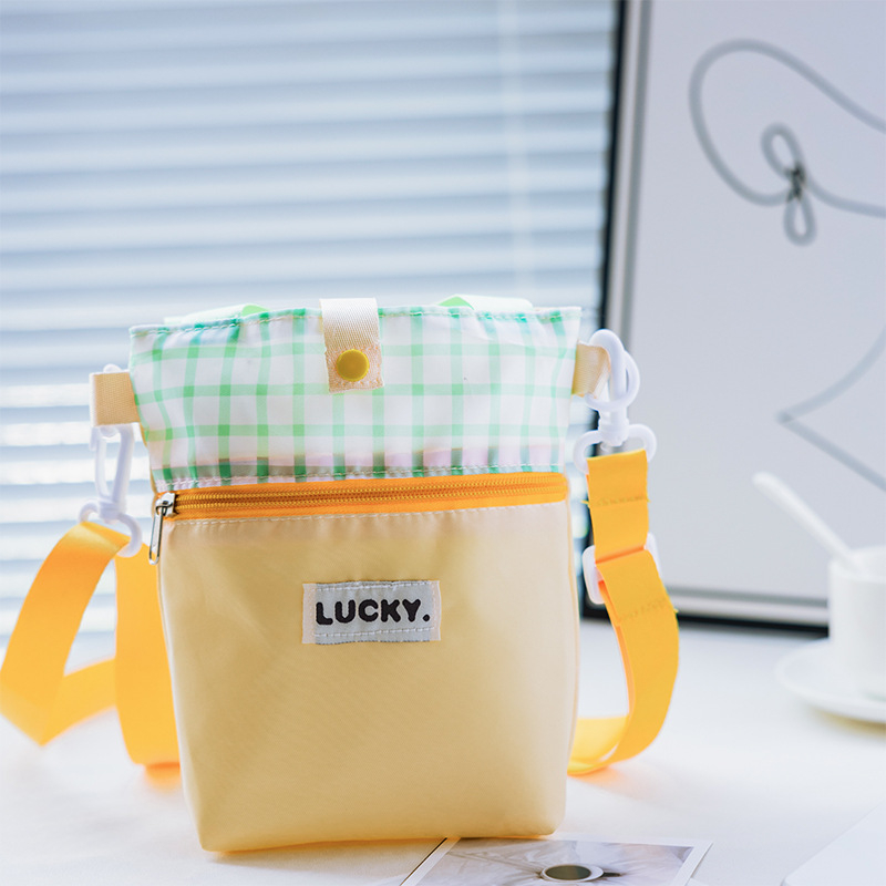 Ceșă izolată în nuanță Dopamine, cu husă de depozitare și geantă crossbody din pânză — protecție portabilă pentru ceașcă de apă