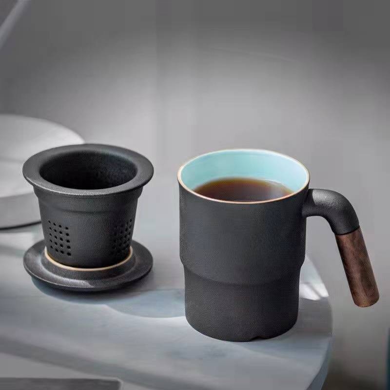 Ceașă ceramică pentru ceai cu filtru și separator, cană neagră cu capac, finisaj mat, gravură posibilă