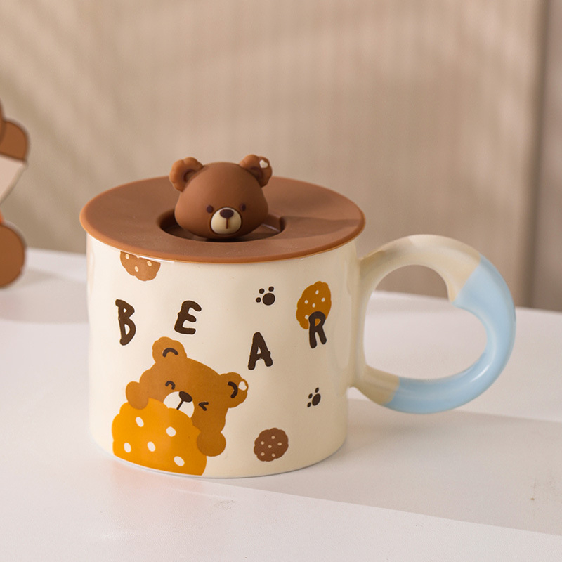 Cană ceramică cu capac și lingură, cu imagine cu ursuleț desen animat