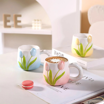 Cană de cafea ceramică în formă de lalea, pictură manuală sub glazură, design floral, pentru femei, estetică înaltă