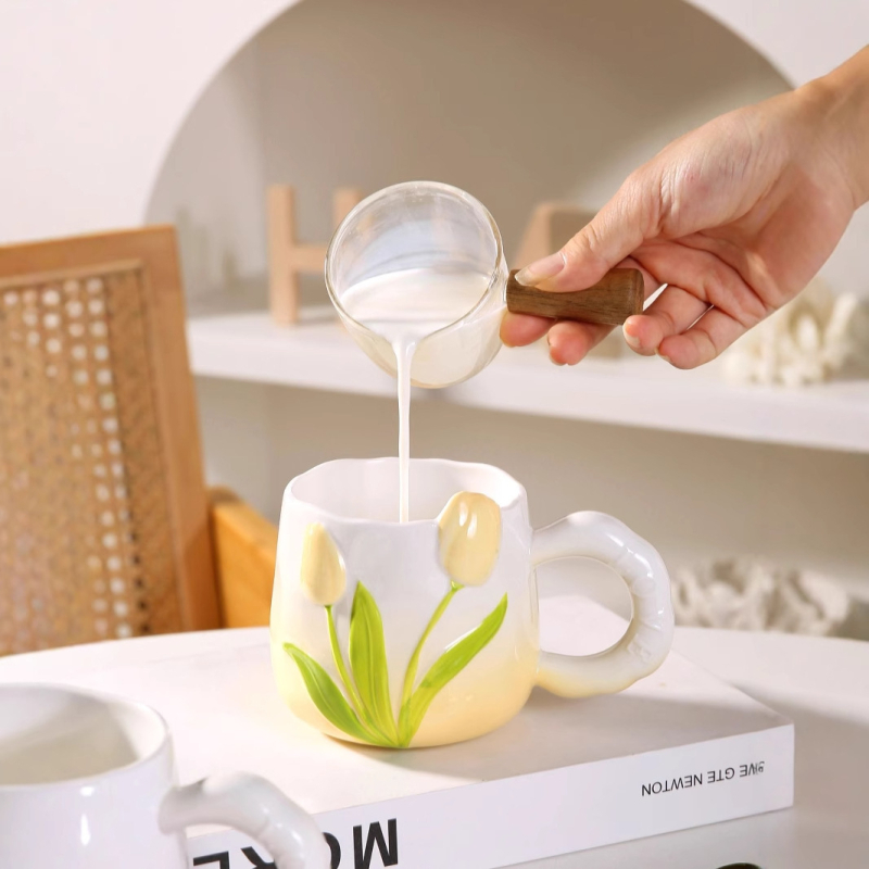 Cană de cafea ceramică în formă de lalea, pictură manuală sub glazură, design floral, pentru femei, estetică înaltă