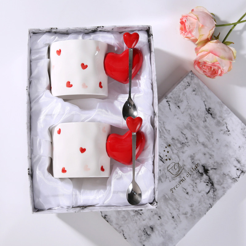 Set de două căni ceramice cu inimă 3D – cadou de Ziua Îndrăgostiților, pentru cafea, mic dejun sau lapte
