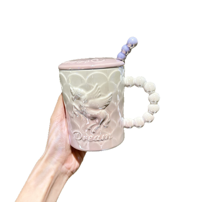 Cană ceramică cu unicorn, capac și linguriță, design elegant, lux discret pentru femei