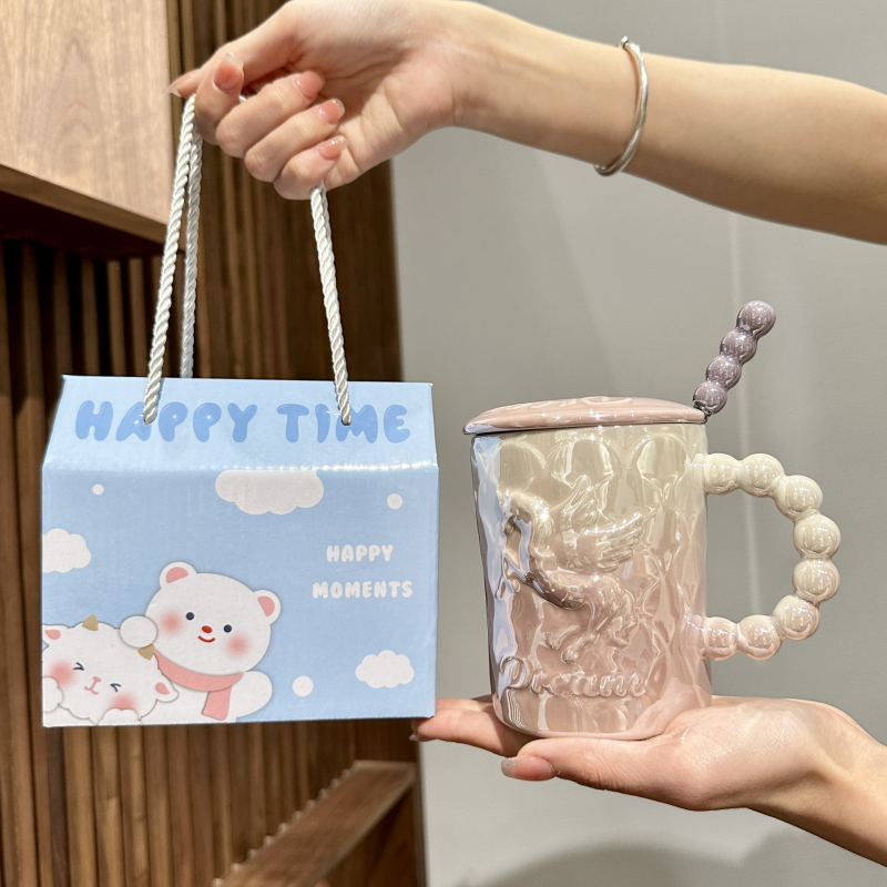 Cană ceramică cu unicorn, capac și linguriță, design elegant, lux discret pentru femei