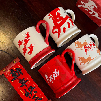Ceașcă ceramică pentru Anul Calului, cadou creativ și original de Anul Nou, suvenir practic