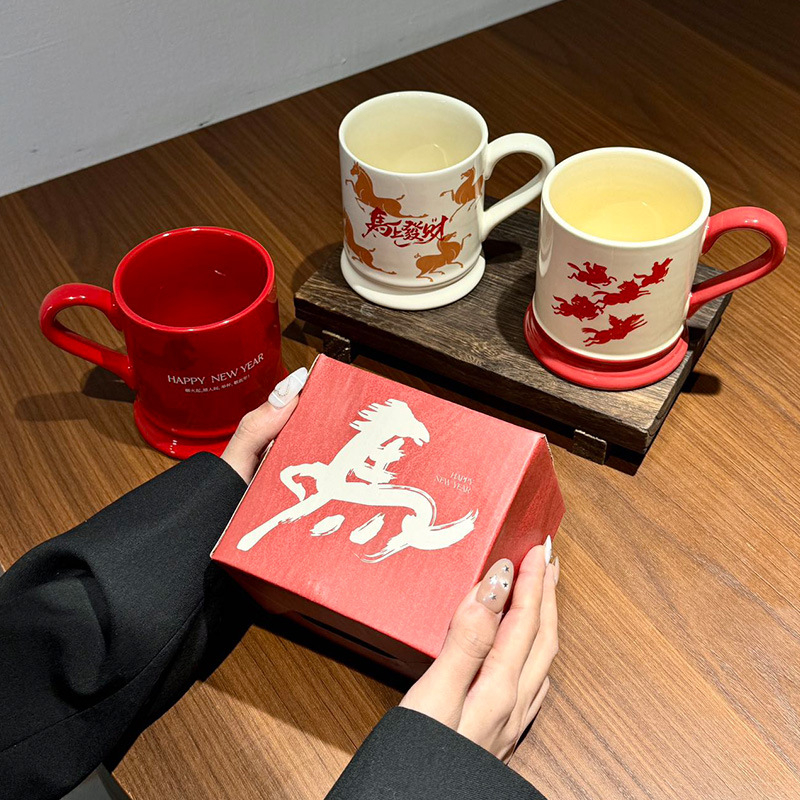 Ceașcă ceramică pentru Anul Calului, cadou creativ și original de Anul Nou, suvenir practic