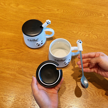 Cană Panda din ceramică cu capac și linguriță – pentru cupluri și copii, acasă și la birou
