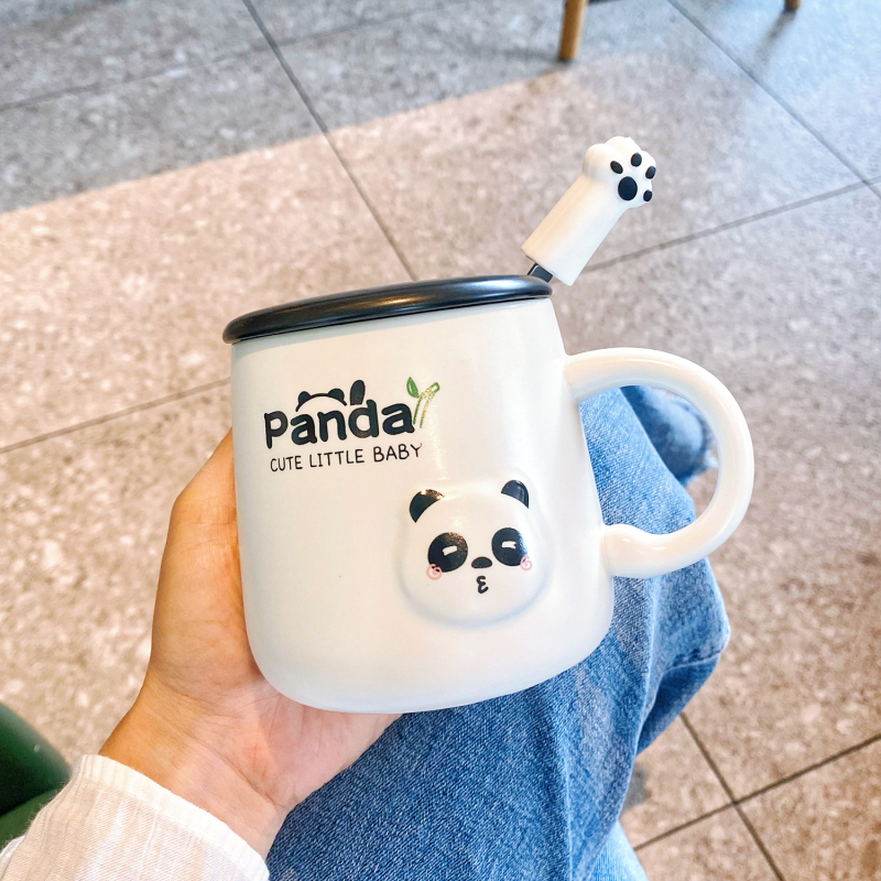 Cană Panda din ceramică cu capac și linguriță – pentru cupluri și copii, acasă și la birou