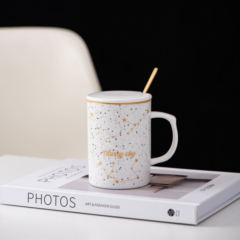 Ceașcă ceramică cu model stelat, capac și linguriță – pentru cupluri, lapte și cafea, cadou
