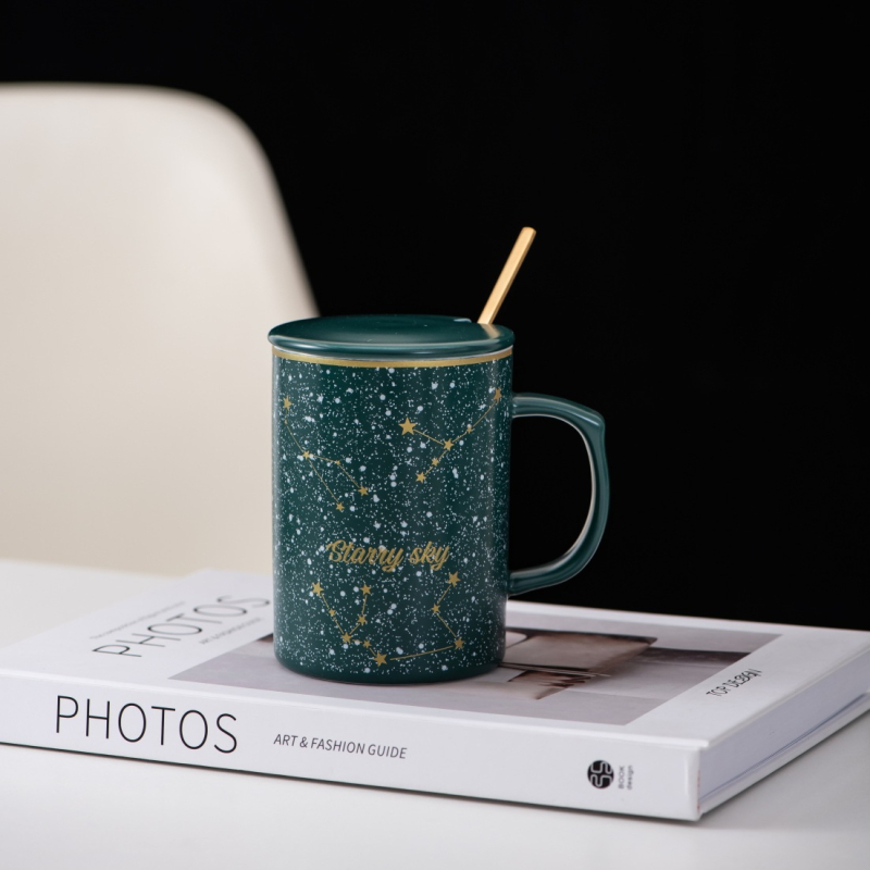 Ceașcă ceramică cu model stelat, capac și linguriță – pentru cupluri, lapte și cafea, cadou