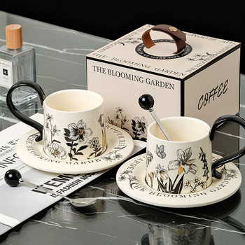 Set ceramic pentru cafea în stil retro, ceașcă și farfurioară incluse, finisaj elegant de lux.