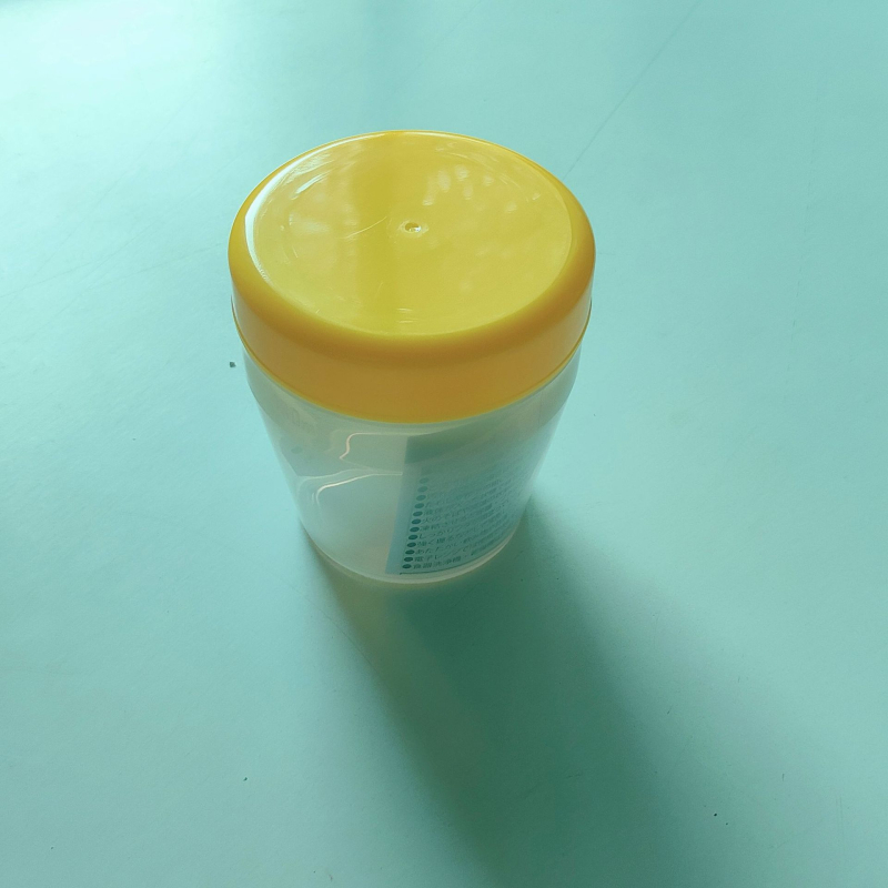 Pahar simplu, rezistent la cădere, cu capac, din plastic, mică capacitate, portabil, cu funcție de amestecare