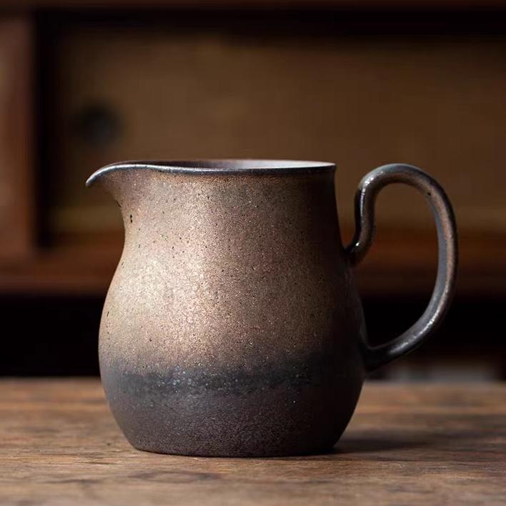 Set vintage de cafea turnată: cană-filtru ceramică și oală pentru cafea la picurare, ceramică