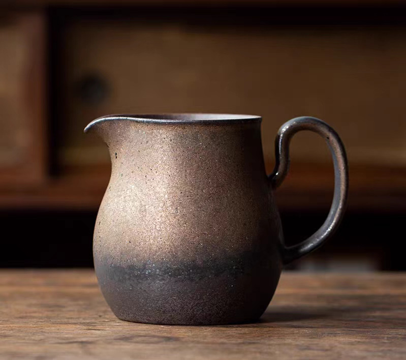 Set vintage de cafea turnată: cană-filtru ceramică și oală pentru cafea la picurare, ceramică