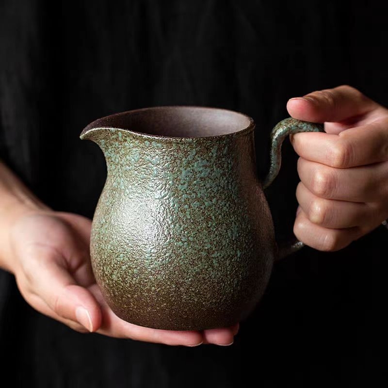 Set vintage de cafea turnată: cană-filtru ceramică și oală pentru cafea la picurare, ceramică