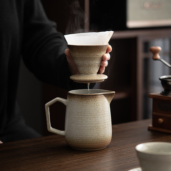 Set ceramic pentru prepararea cafelei prin turnare manuală, cu cană-filtru – stil vintage