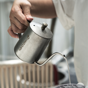 Vas pentru cafea pour-over din oțel inoxidabil argintiu, stil vintage, cu ieșire lungă și gură îngustă, cu capac