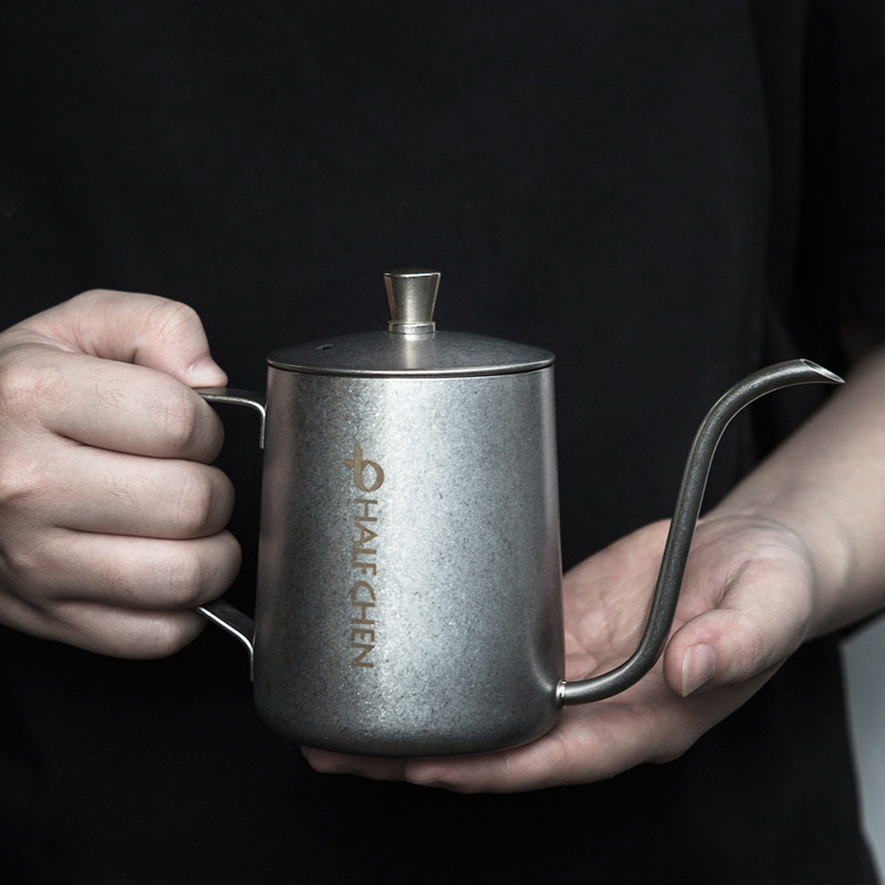 Vas pentru cafea pour-over din oțel inoxidabil argintiu, stil vintage, cu ieșire lungă și gură îngustă, cu capac