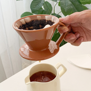 Set ceramic pentru cafea: ceașcă cu filtru pentru preparare manuală, filtru-funelă și oală de cafea