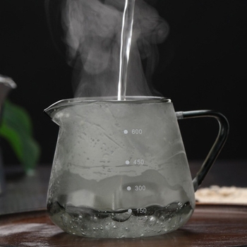 Pour-over kávéfőző boroszilikát üvegből, háromszög alakú fogantyúval