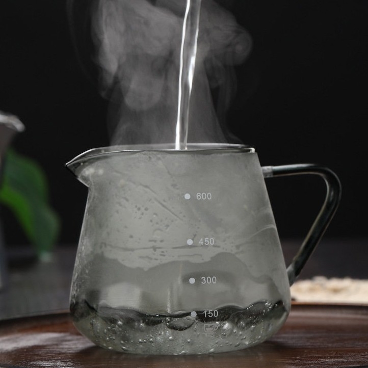 Pour-over kávéfőző boroszilikát üvegből, háromszög alakú fogantyúval