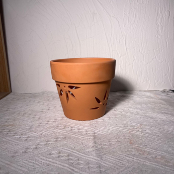 Ghiveci de flori din ceramică roșie cu găuri laterale, respirabil, cu capacitate de absorbție a apei; poate fi montat pe perete, pe birou sau pe podea