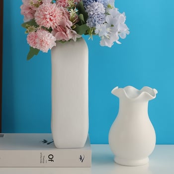 Vază albă din ceramică pentru flori uscate cu gypsophila, decor modern pentru sufragerie