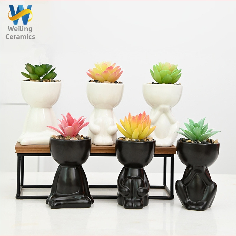 Ghiveci ceramic pentru suculente, finisaj mat negru și alb, cu figurina decorativă mică, pentru interior și balcon