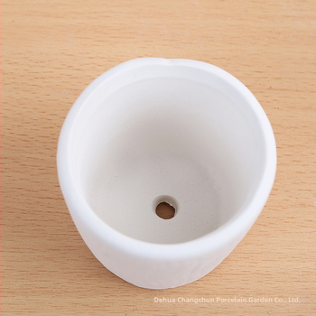 Ghiveci ceramic pentru suculente, în stil Nordic minimalist — neglazurat, respiră, absoarbe umezeala, ușor de colorat, finisaj rustic.