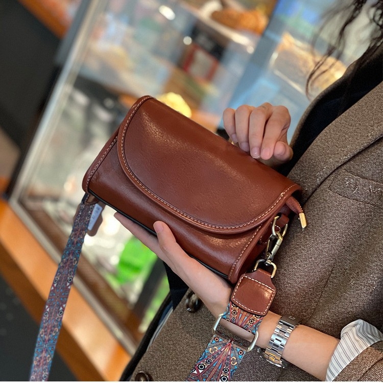 Ženska torba od prave kože, luksuzna crossbody torba s preklopom, retro prvog sloja teleće kože, nišni dizajn za svakodnevnu upotrebu